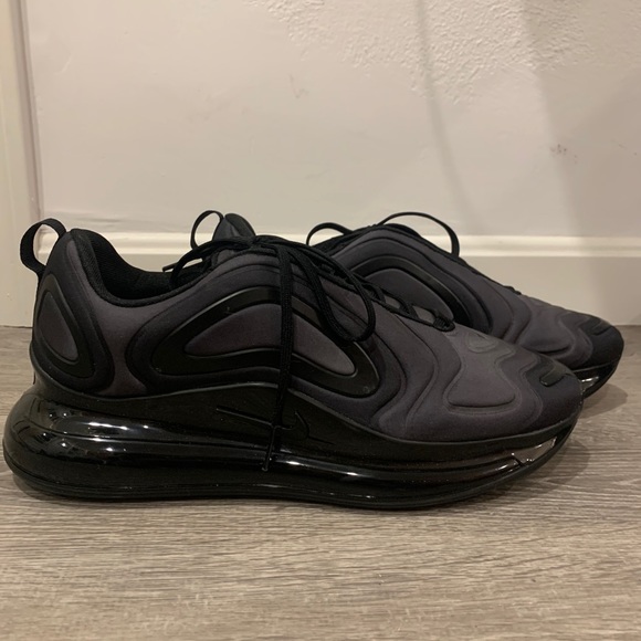 Nike Other - Men’s black Nike AIRMAX 720 sneakers, 10.5